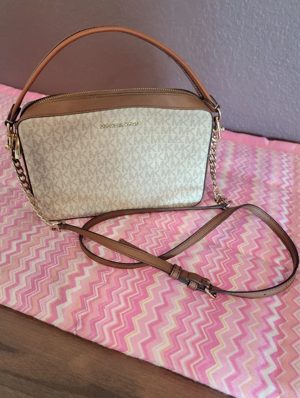 Michael Kors Jet Set Signature Logo Crossbody Bag Vanilla Acorn Brown